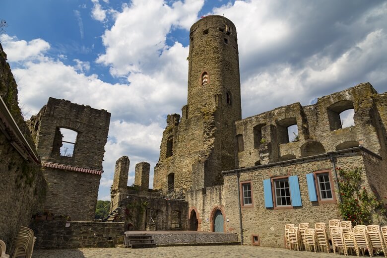 Ruinen der beeindruckenden Burg Eppstein in Deutschland