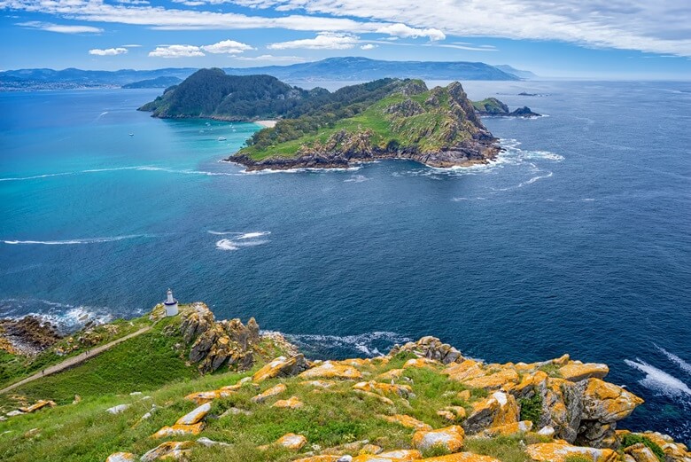 Wilde Bucht in Galicien mit tollem Ausblick auf das Meer