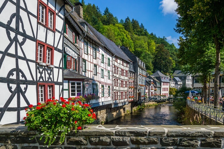 Fachwerkhäuser in Monschau, einer der schönsten Kleinstädte Deutschlands 