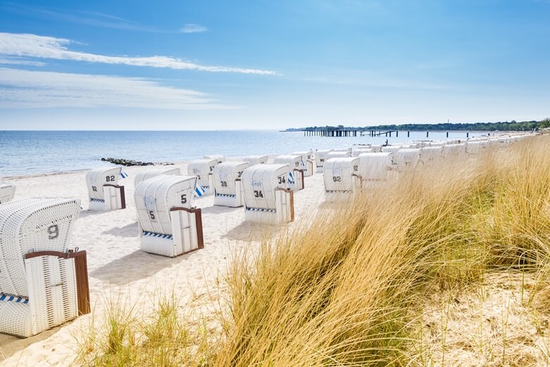 Strandkörbe am Timmendorfer Strand in der idyllischen Lübecker Bucht