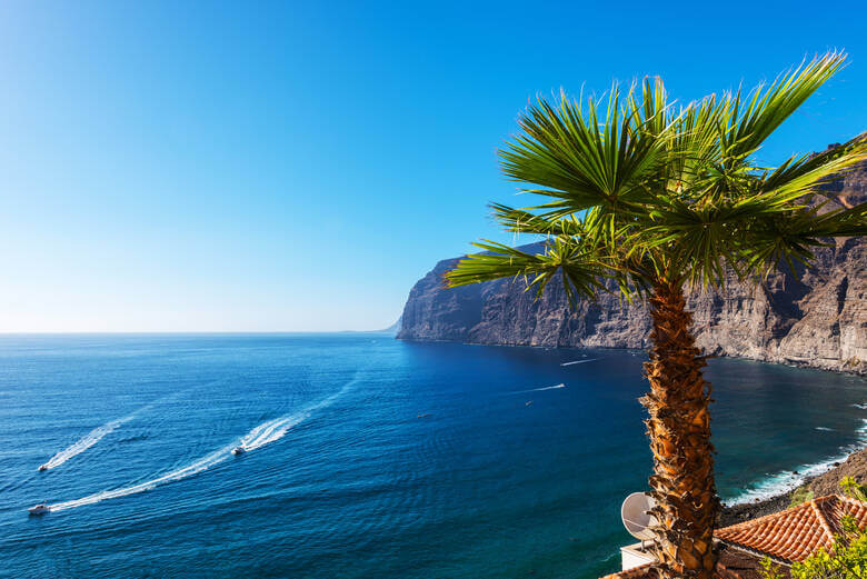 Blick von den Klippen Los Gigantes auf Teneriffa