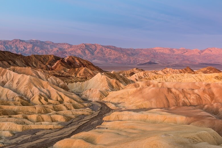 Dünen bei Sonnenuntergang im Death Valley National Park in den USA