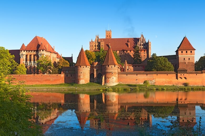 Die berühmte Marienburg in dem Städtchen Malbork in Polen