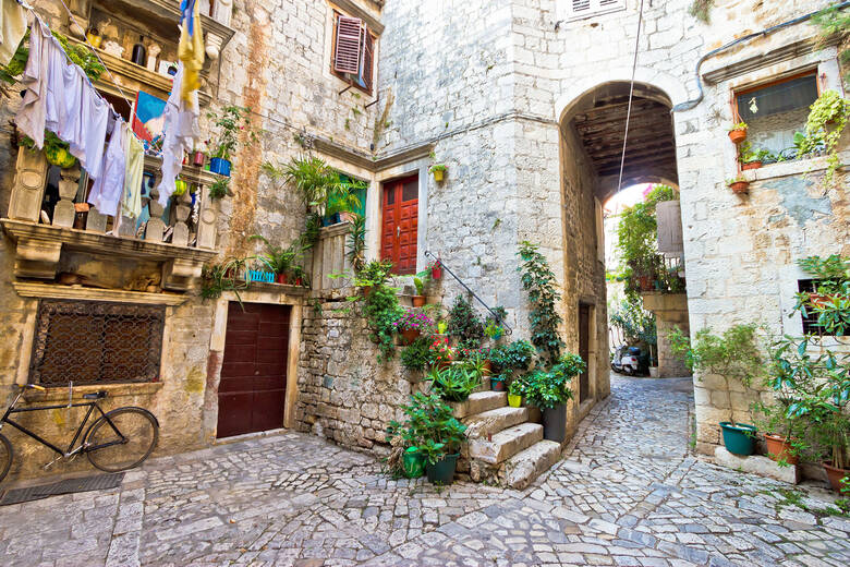 Altstadtgassen in der kroatischen Stadt Trogir