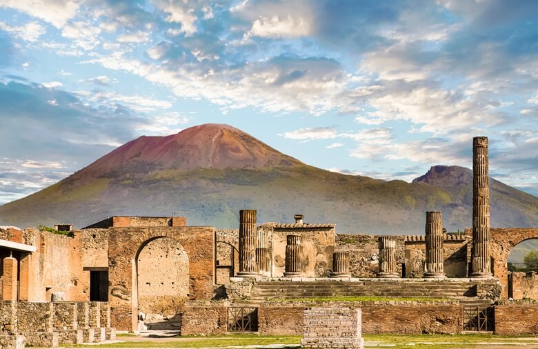 Ruinenstadt Pompeji und Vulkan Vesuv