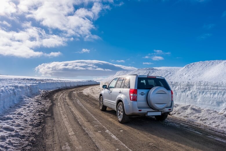 Auto in Island bei Schnee