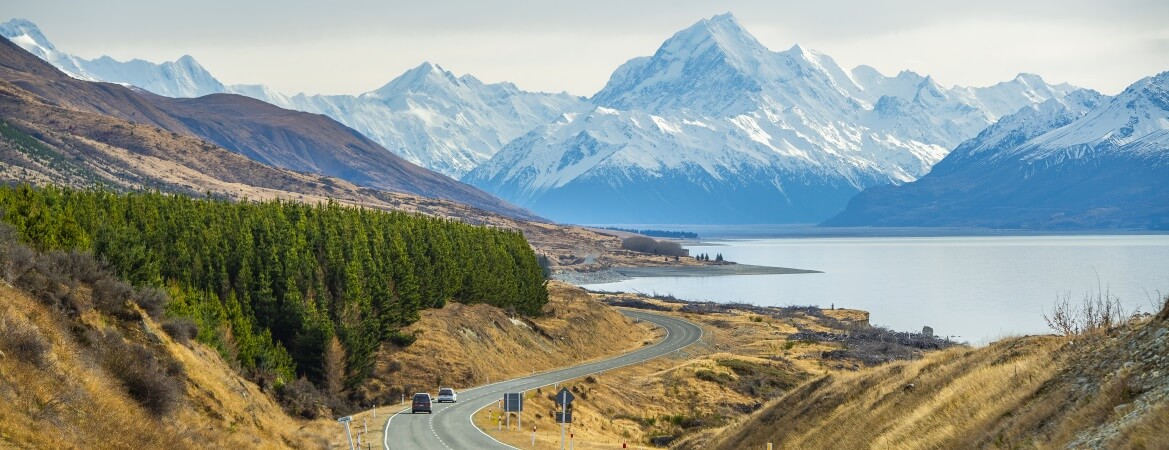 Atemberaubende Landschsft mit Bergen und Seen auf der Südinsel von Neuseeland