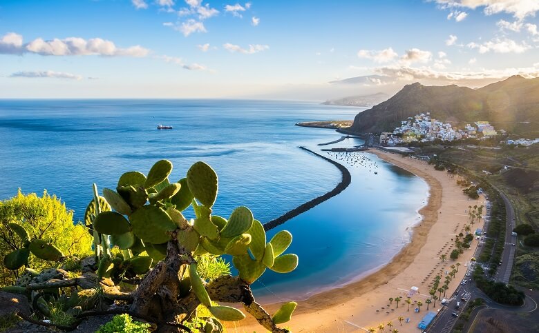 Der Playa de las Teresitas gehört zu den beliebtesten Stränden auf Teneriffa