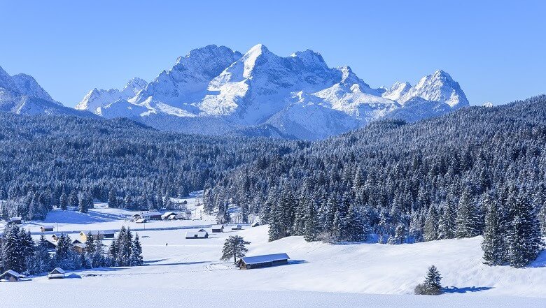 Blick auf die Zugspitze vom Werdenfelser Land aus