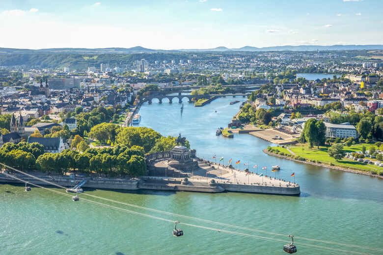 Panoramablick auf das Deutsche Eck in Koblenz