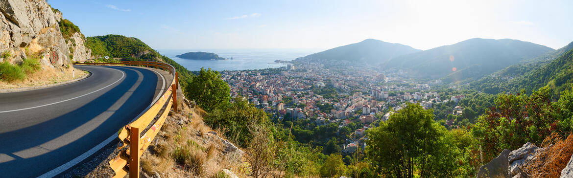 Straße in Montenegro mit Ausblick