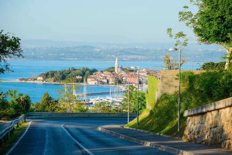 Die Küstenstadt Izola in Slowenien