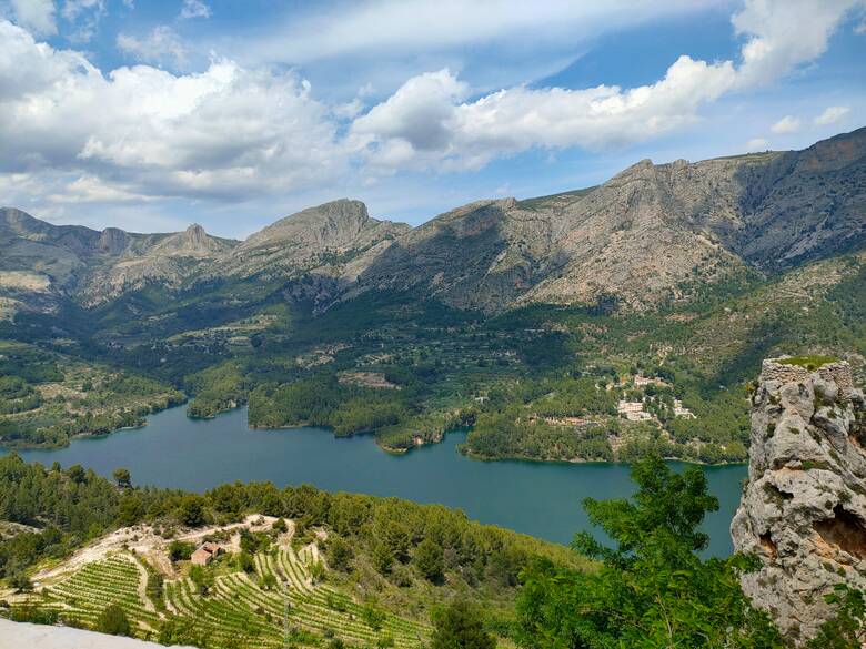 Aussicht von der Burg von Guadalest auf den Stausee, Alicante, Costa Blanca