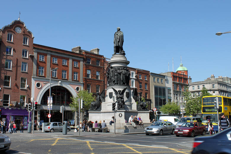 Eine Kreuzung auf der O Connell Street in Dublin