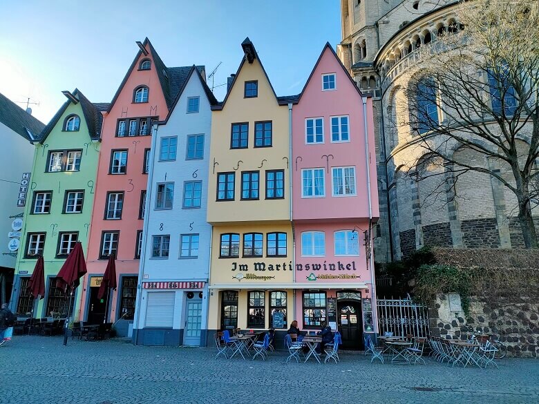 Bunte Altstadthäuser in Köln