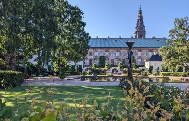 Garden of the Royal Library in Kopenhagen im Sommer