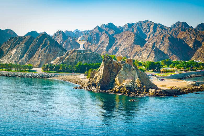 Blick auf die Hafenstadt Muscat im Oman