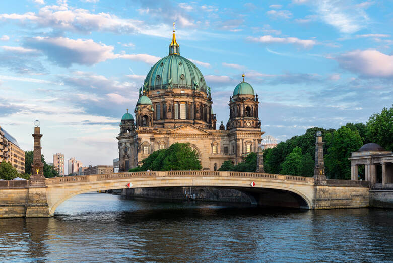 Blick auf die Domkirche zu Berlin auf der Museumsinsel