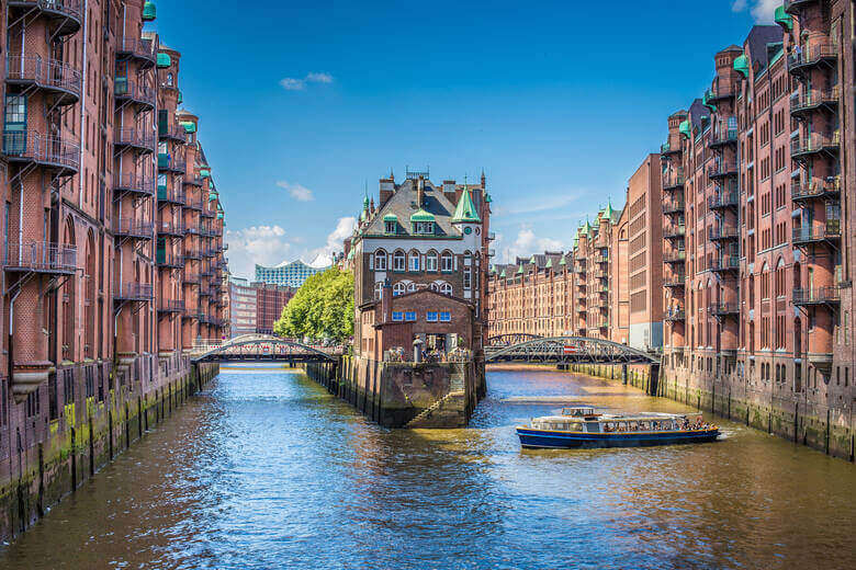 Die Speicherstadt fotografiert von der Poggenmühlenbrücke