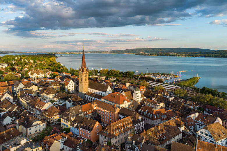 Die Halbinsel Mettnau mit der Stadt Radolfzell am Bodensee