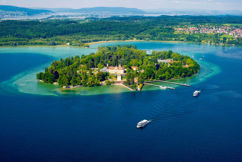 Die Insel Mainau im Bodensee aus der Luft aufgenommen