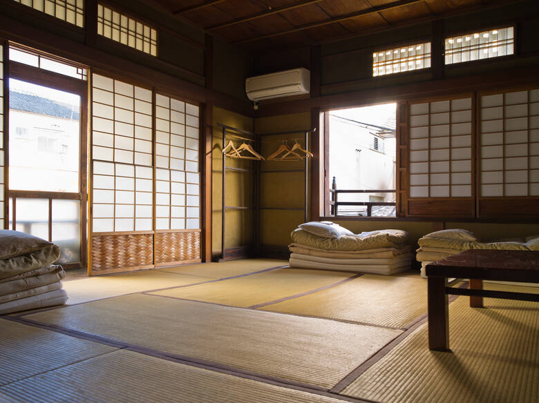 Traditionelles Reisegasthaus aus Holz in Japan