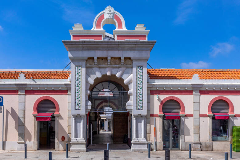 Markthalle im maurischen Stil an der Algarve