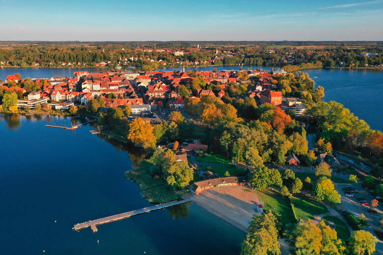 Die Stadt Ratzeburg auf dem gleichnamigen See in Deutschland