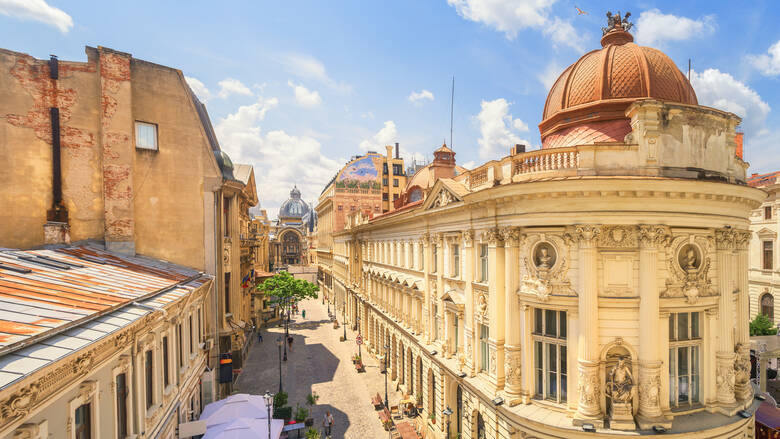 Altstadt von Bukarest an einem sonnigen Tag