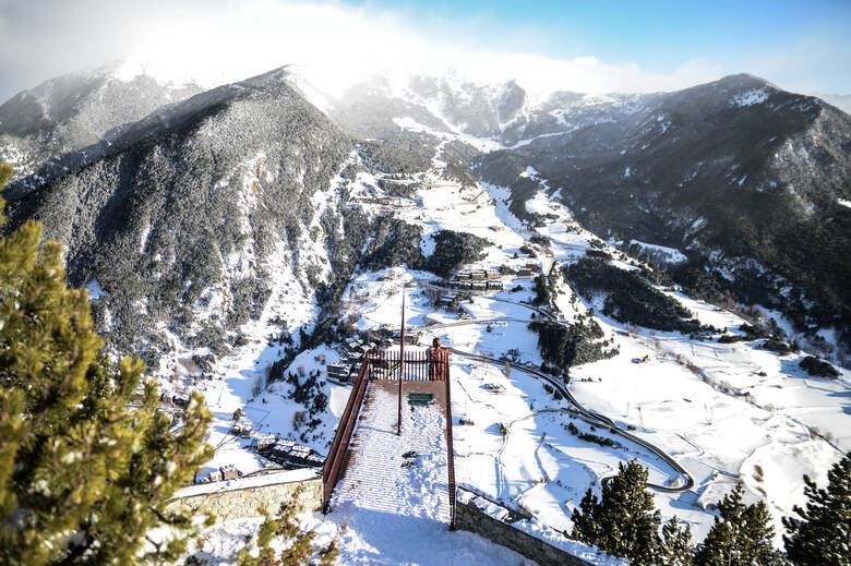 Aussichtspunkt Mirador del Roc del Quer im Winter mit Schnee in Andorra